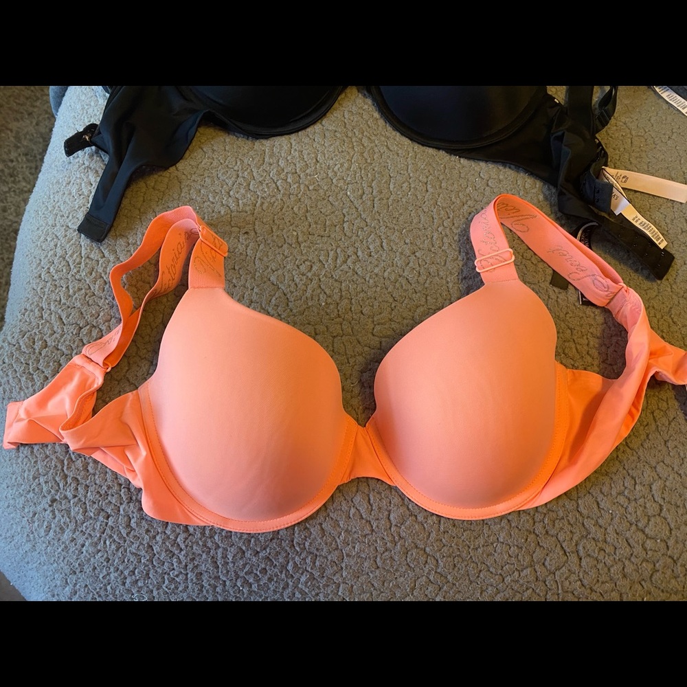 Victoria secret 36D bra